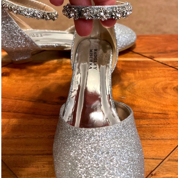 Badgley Mischka Kids Glitter Ankle Strap Dress Shoes Silver Size 13 NWOT - Picture 9 of 13